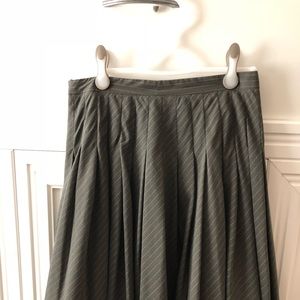 Theory gray and white skirt